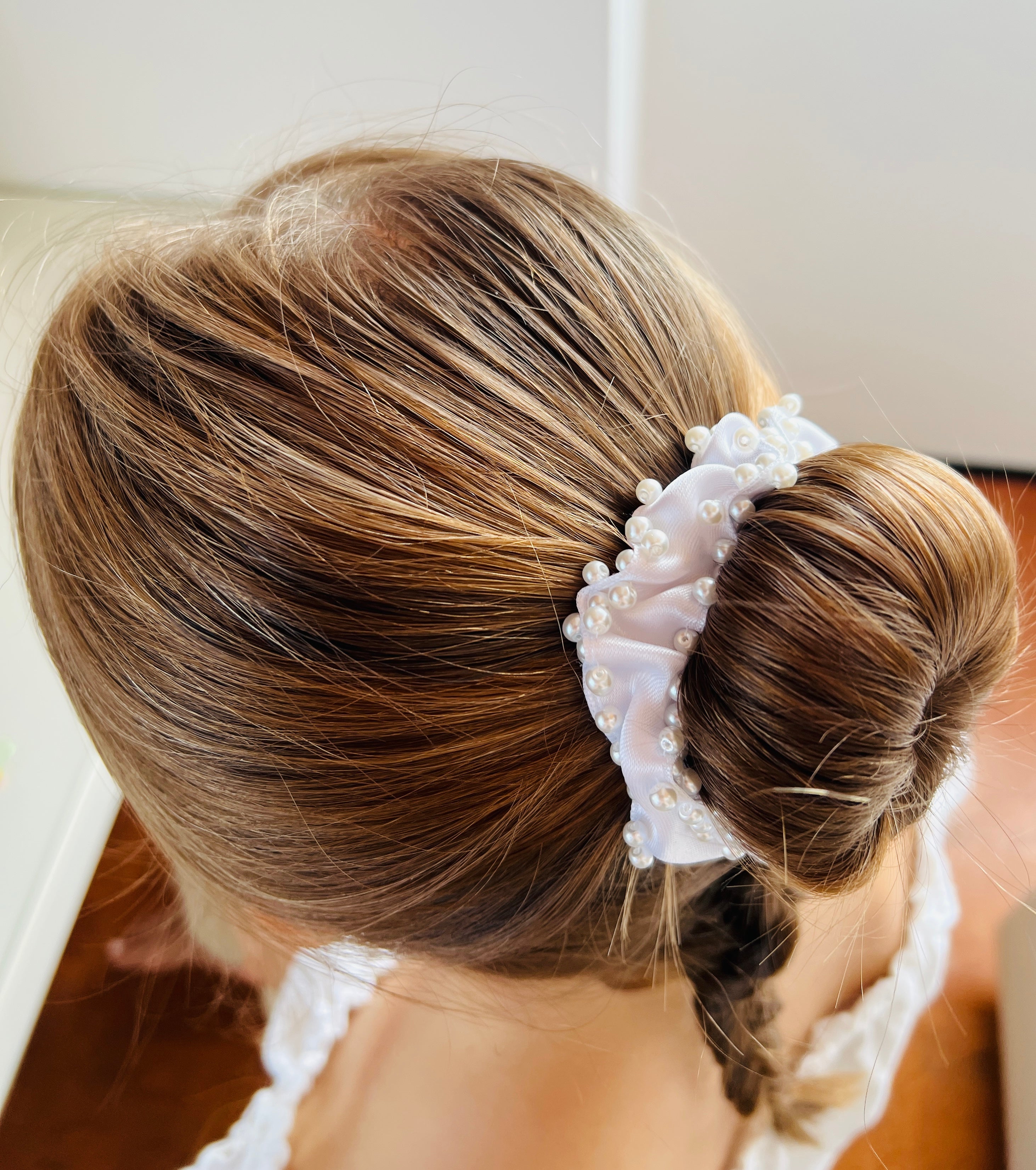 Dutt Haarband Kommunion – Weißes elastisches Haarband mit Perlen