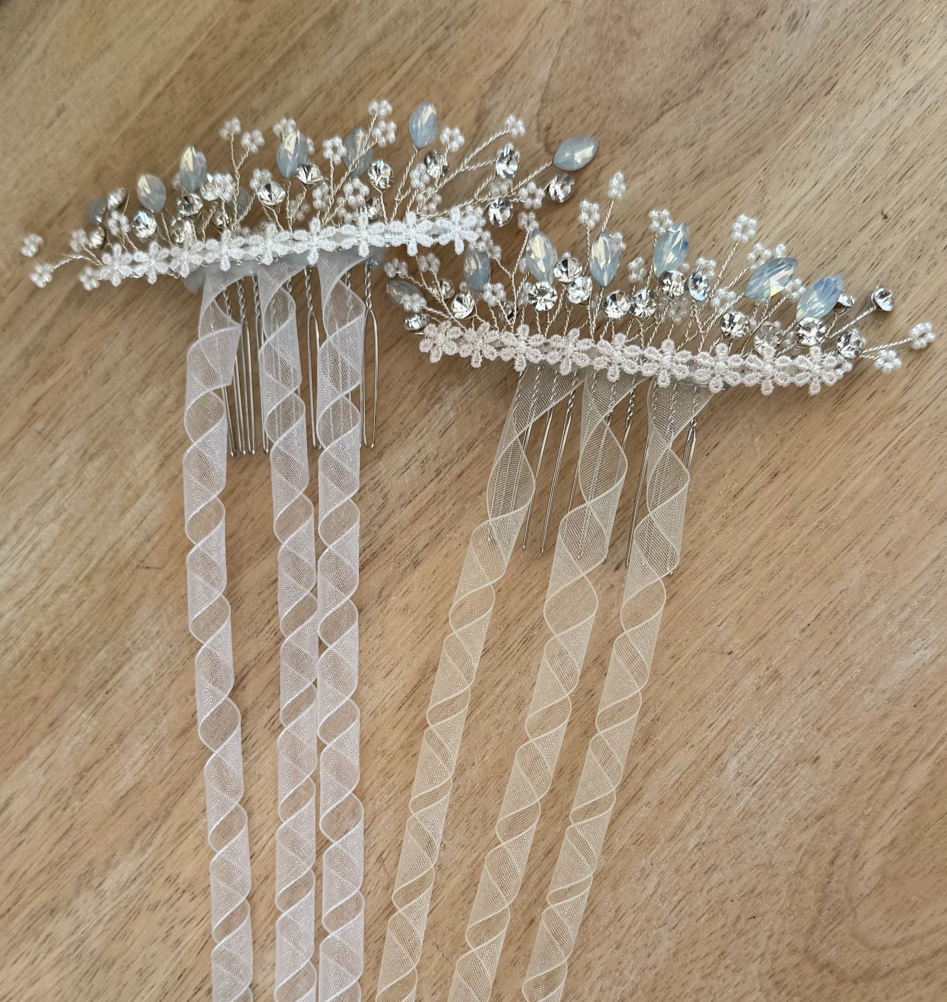 Strass Haarschmuck Kommunion – Spitzenblumen & funkelnder Haarkamm