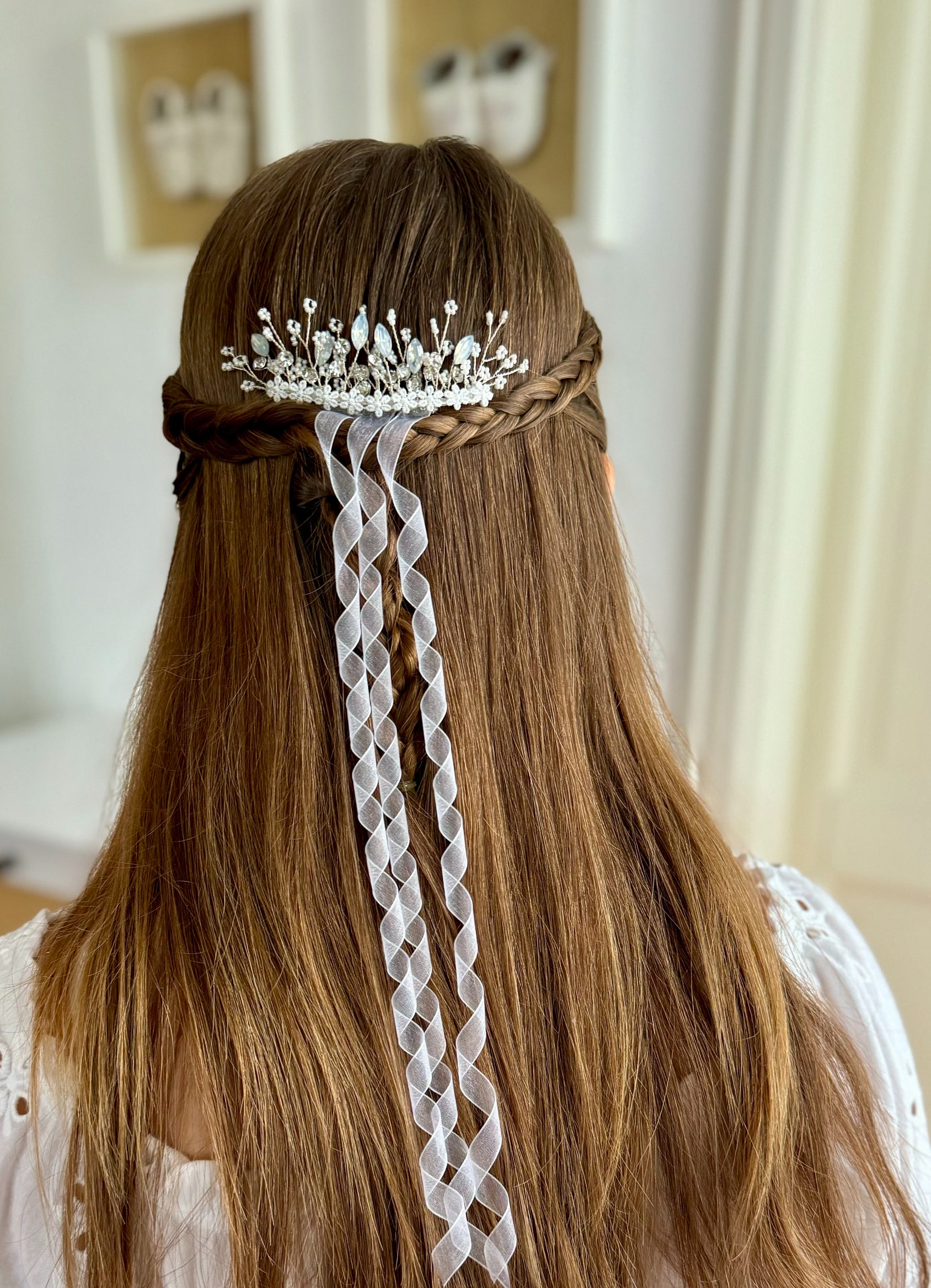 Strass Haarschmuck Kommunion – Spitzenblumen & funkelnder Haarkamm
