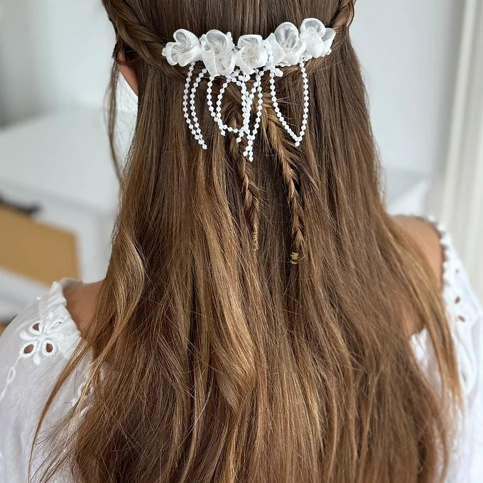 Kommunion Haarschmuck mit zarte Blumen und zarten Perlen-Bändern