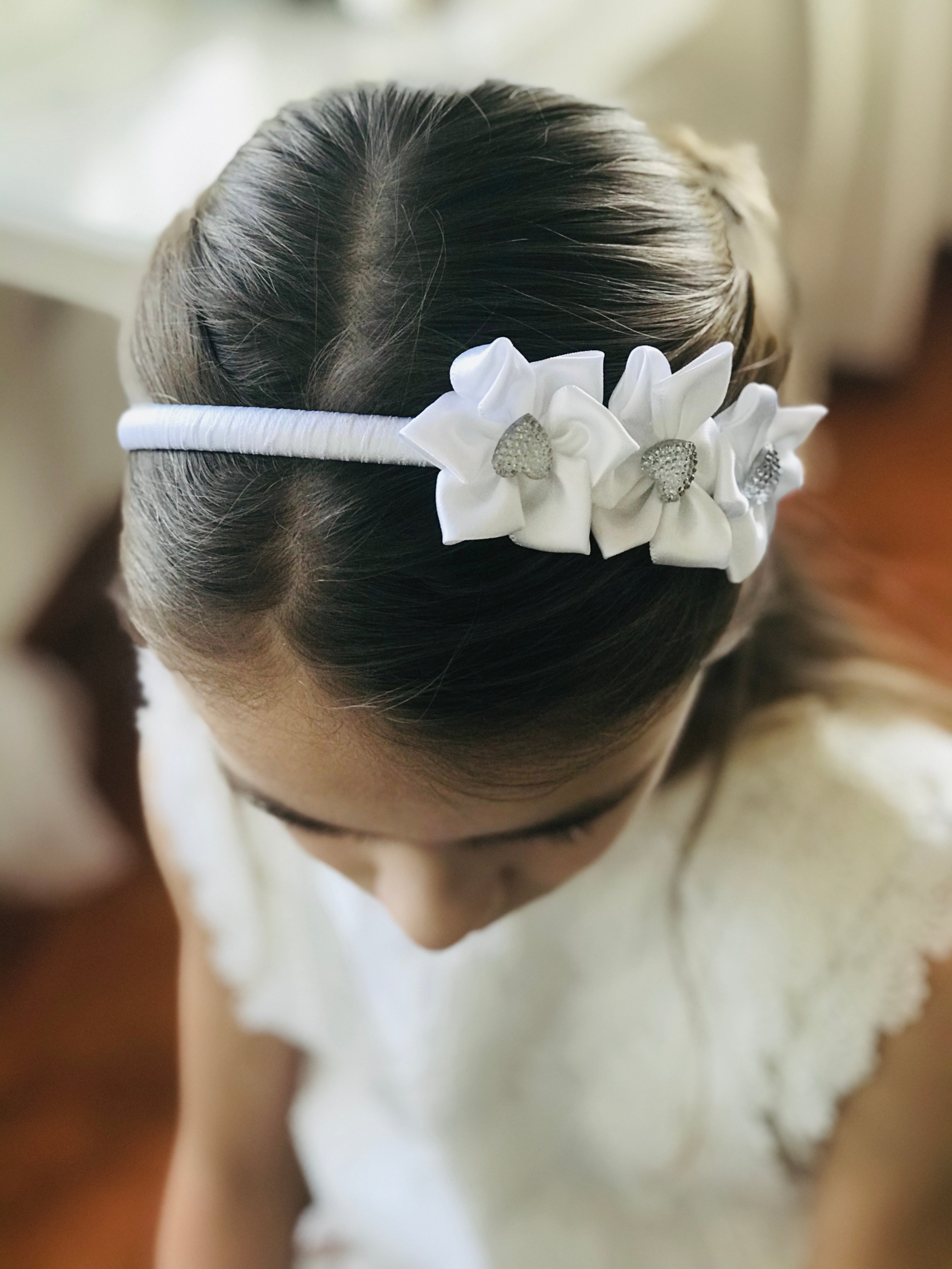 Herz Haarreif – Blumen Haarreif mit Strassherz für Kommunion & Feste