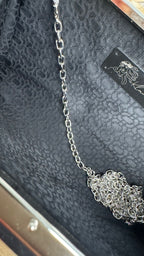 Silber Abendtasche – Elegante Clutch mit modernem Muster & Kette