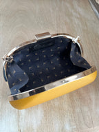 Gelbe Clutch – Elegante Abendtasche aus Lederimitat mit Goldkette