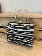 Zebra Clutch – Elegante Abendtasche mit silbernem Henkel für Damen