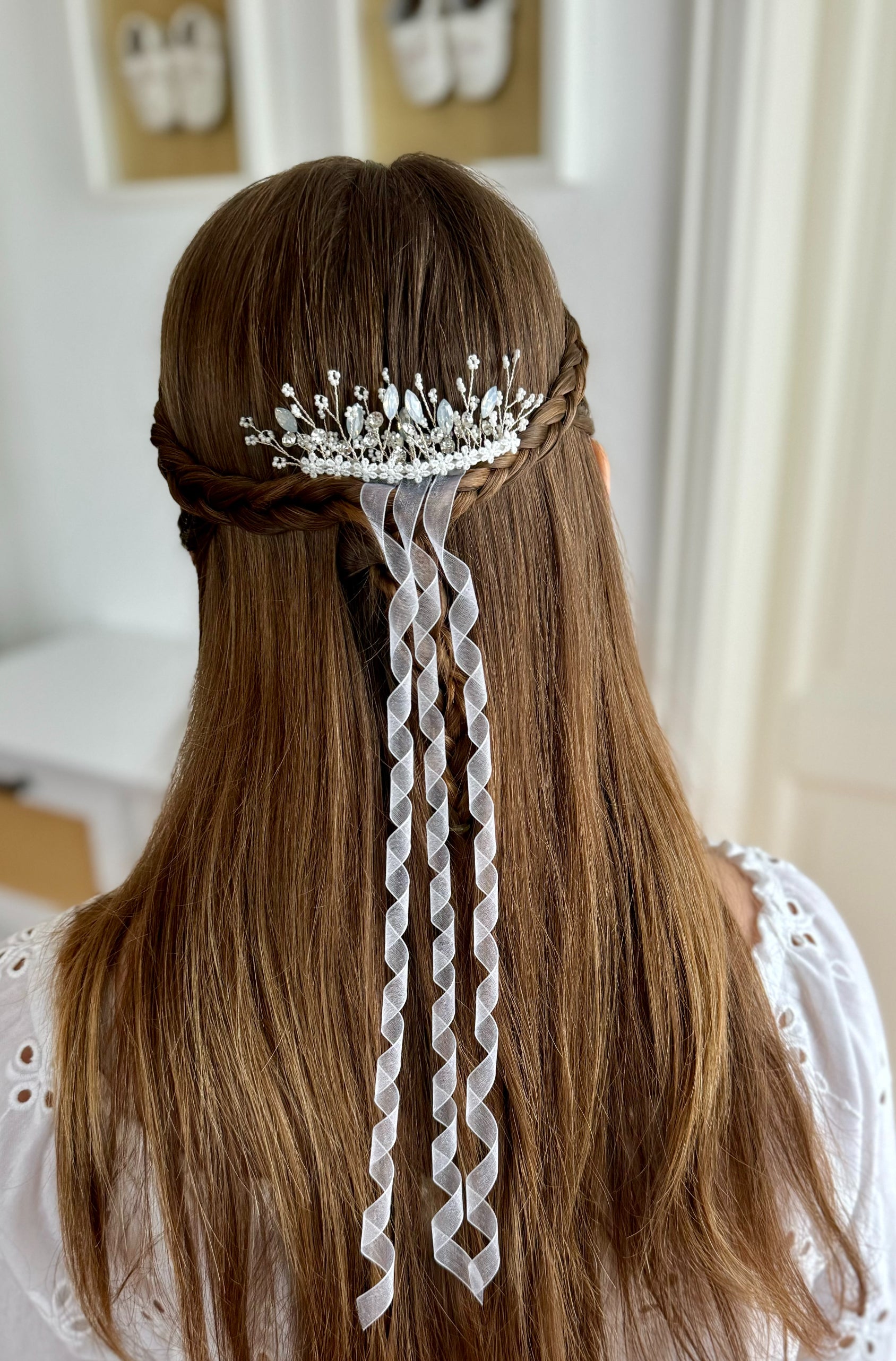 Strass Haarschmuck Kommunion – Spitzenblumen & funkelnder Haarkamm