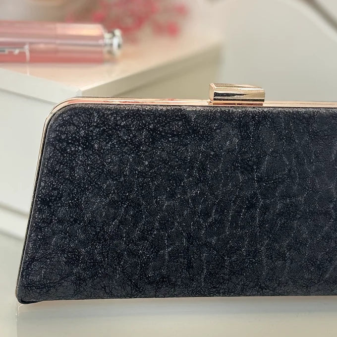 Schwarze elegante Clutch Tasche – Abendtasche mit goldener Kette für Damen