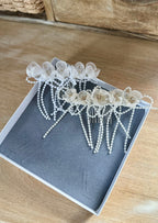 Haarschmuck Kommunion – Zarte Blumen & edle Perlenbänder