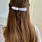 Kommunion Haarschmuck mit handgearbeiteten Satinblättern und einer Perlenblume