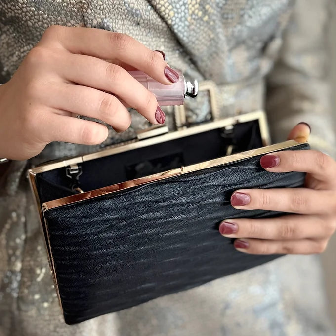 Schwarze Clutch aus Kunstleder, elegante Abendtasche für Damen, perfekt für Gala