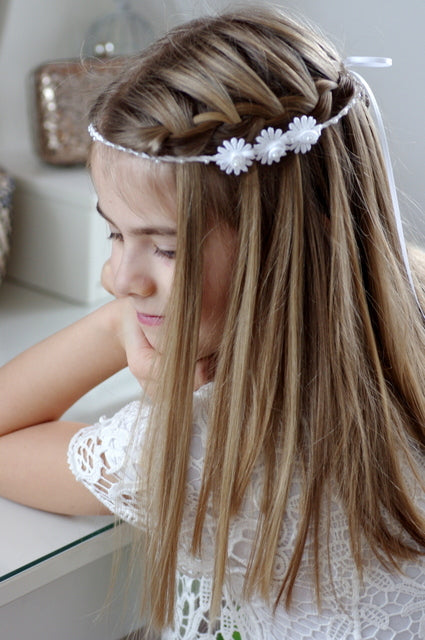 Dutt Haarband – Kommunion Haarband mit drei Blumen & Perlen