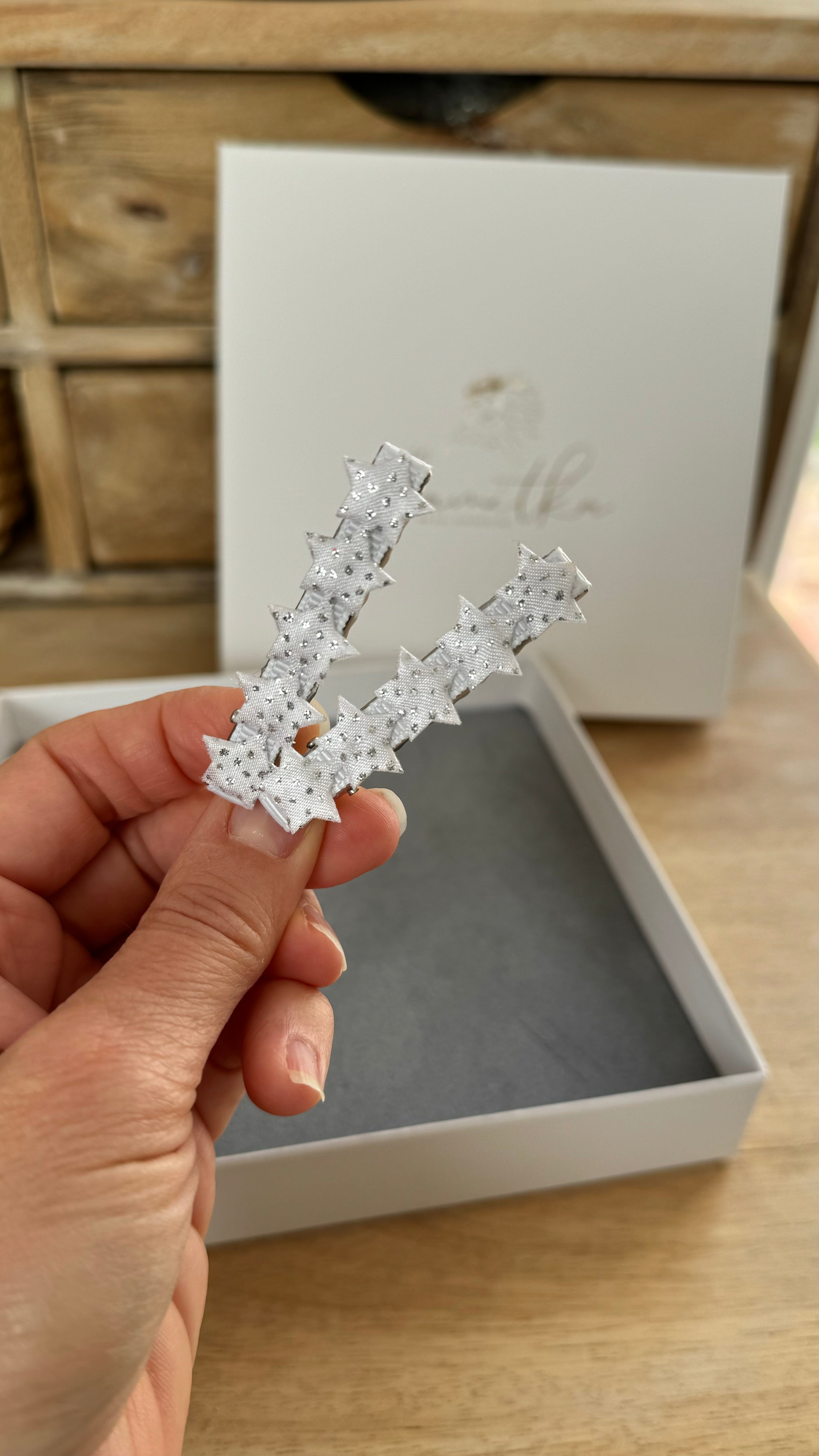 Kinder Haarklammern – Satin Sterne für Mädchen in funkelndem Design