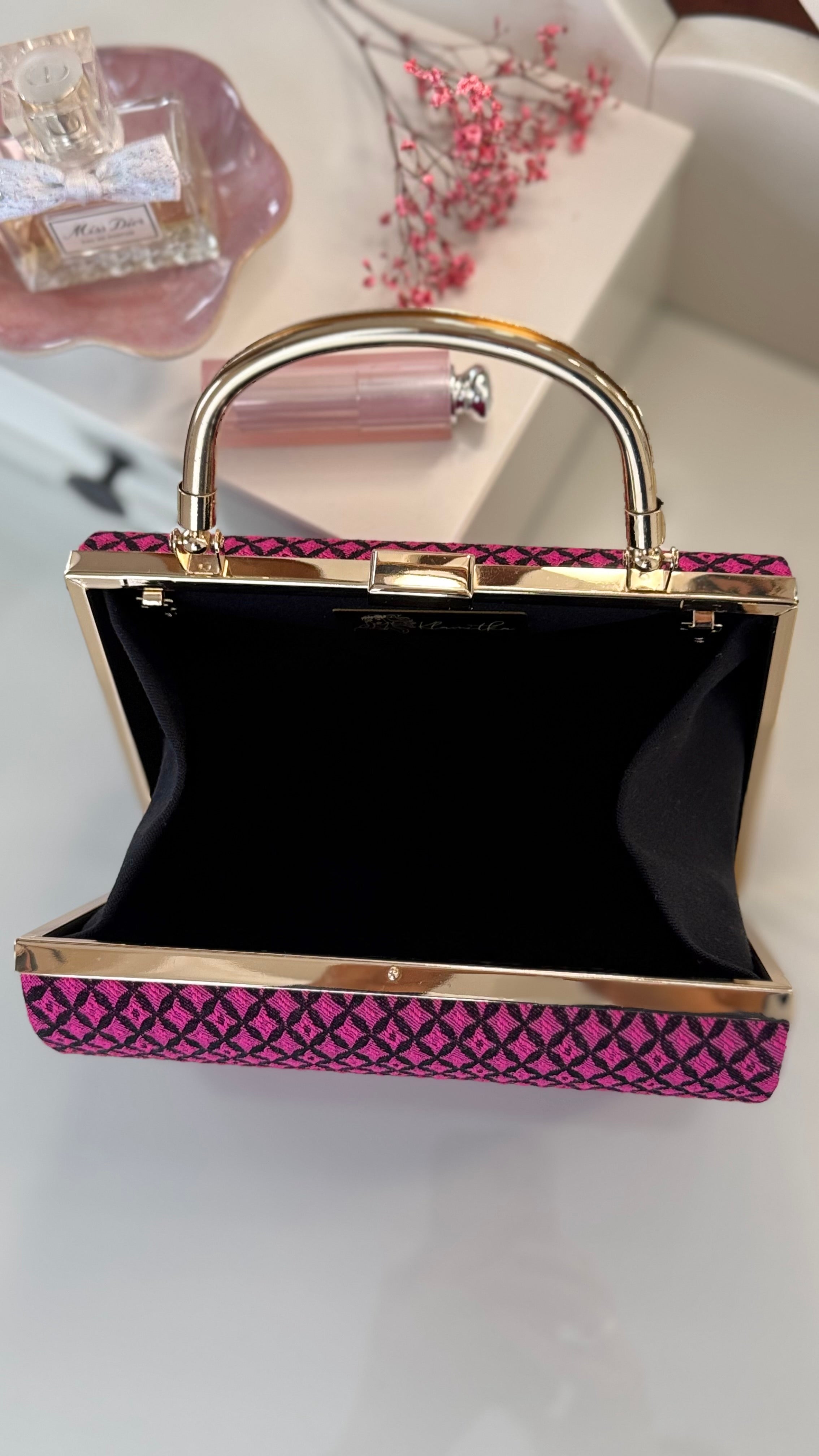 Clutch Muster – Schwarz/Pink Abendtasche mit Kette & Henkel