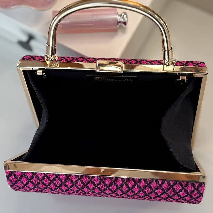 Pink Clutch schwarz gemustert – elegante Abendtasche pink mit Tragekette & Henkel