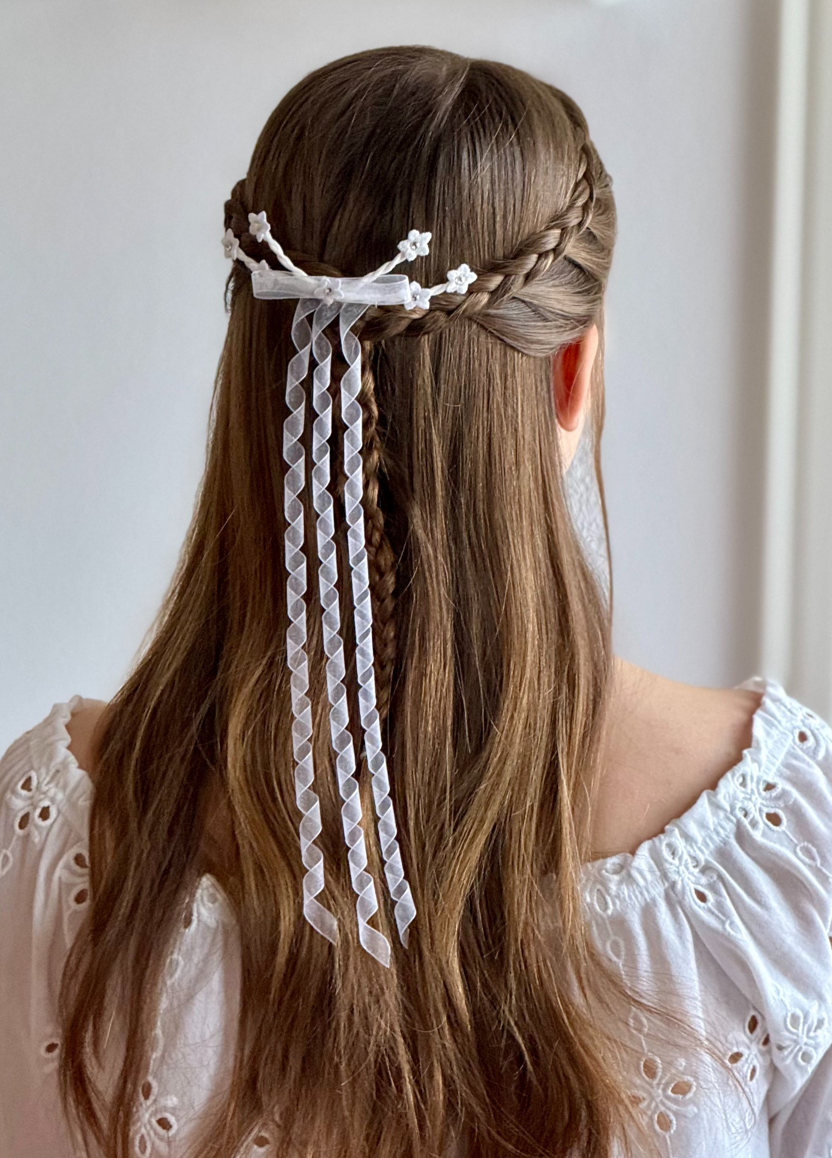 Blumen Haarklammer – Eleganter Kommunion Haarschmuck mit Spitzenblüten