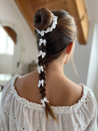 Curlies Kommunion – Zarte Schleifen-Curlies mit Perlen für Frisuren