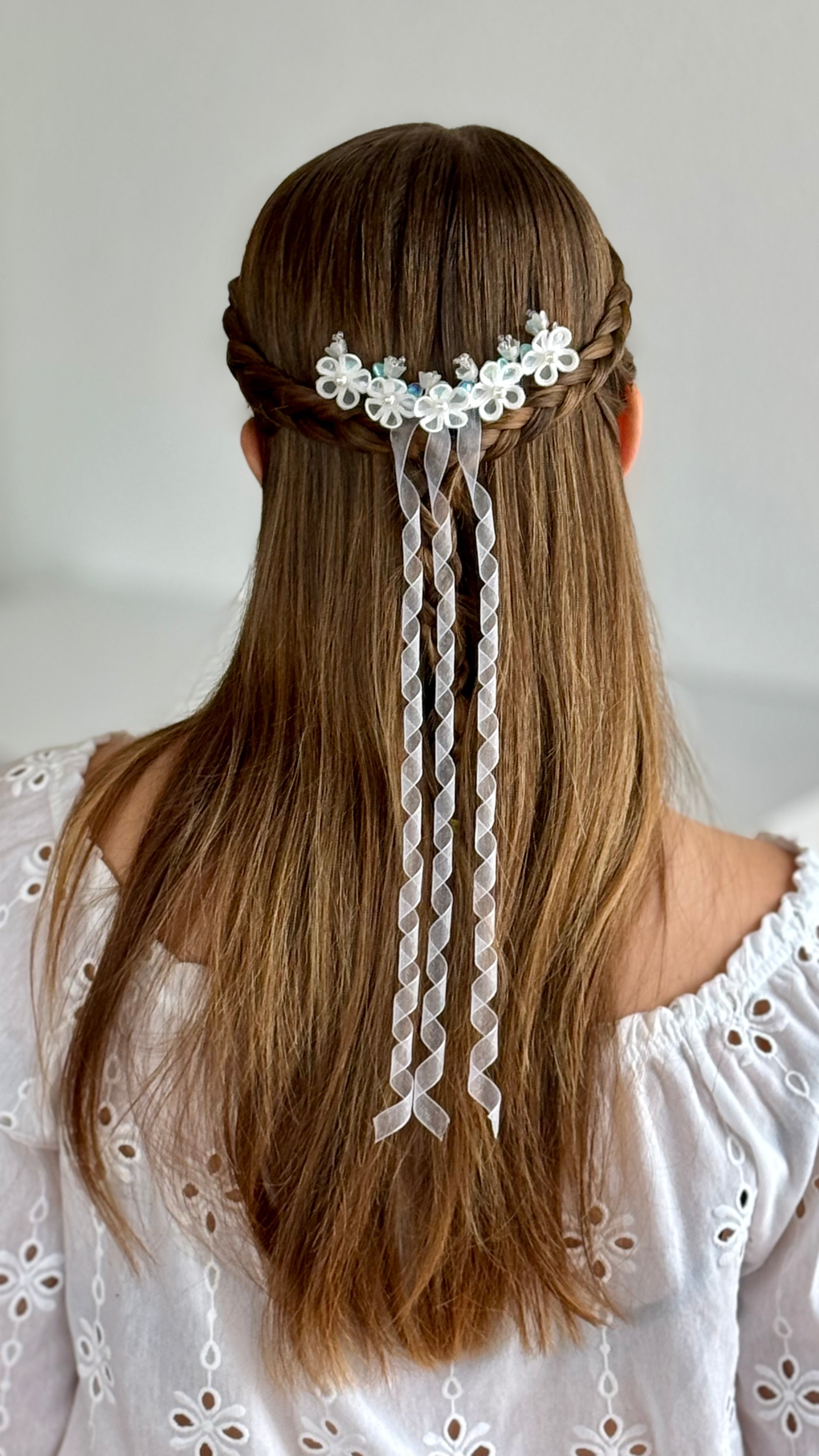 Haarkamm Kommunion – Zarte Blüten & weißes Organza-Band