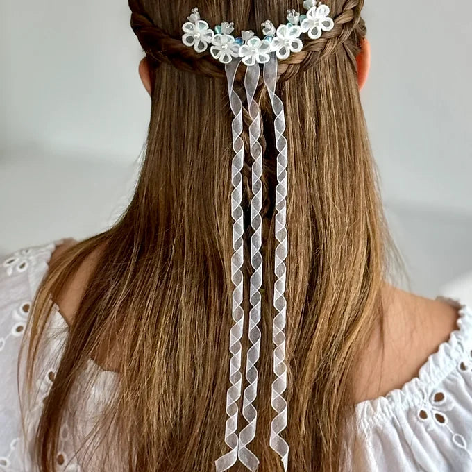 Haarschmuck Kommunion mit zarten Blüten und Organza-Bändern in weiß