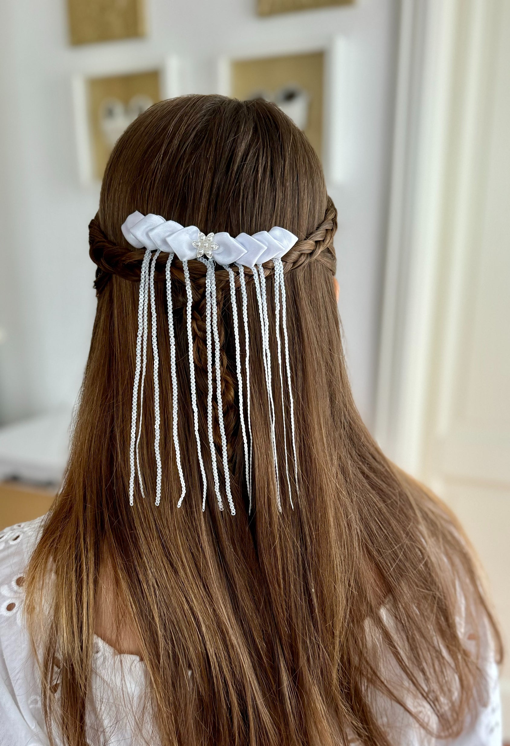Mädchen Haarschmuck Kommunion – Satinblätter & Pailletten-Fransen