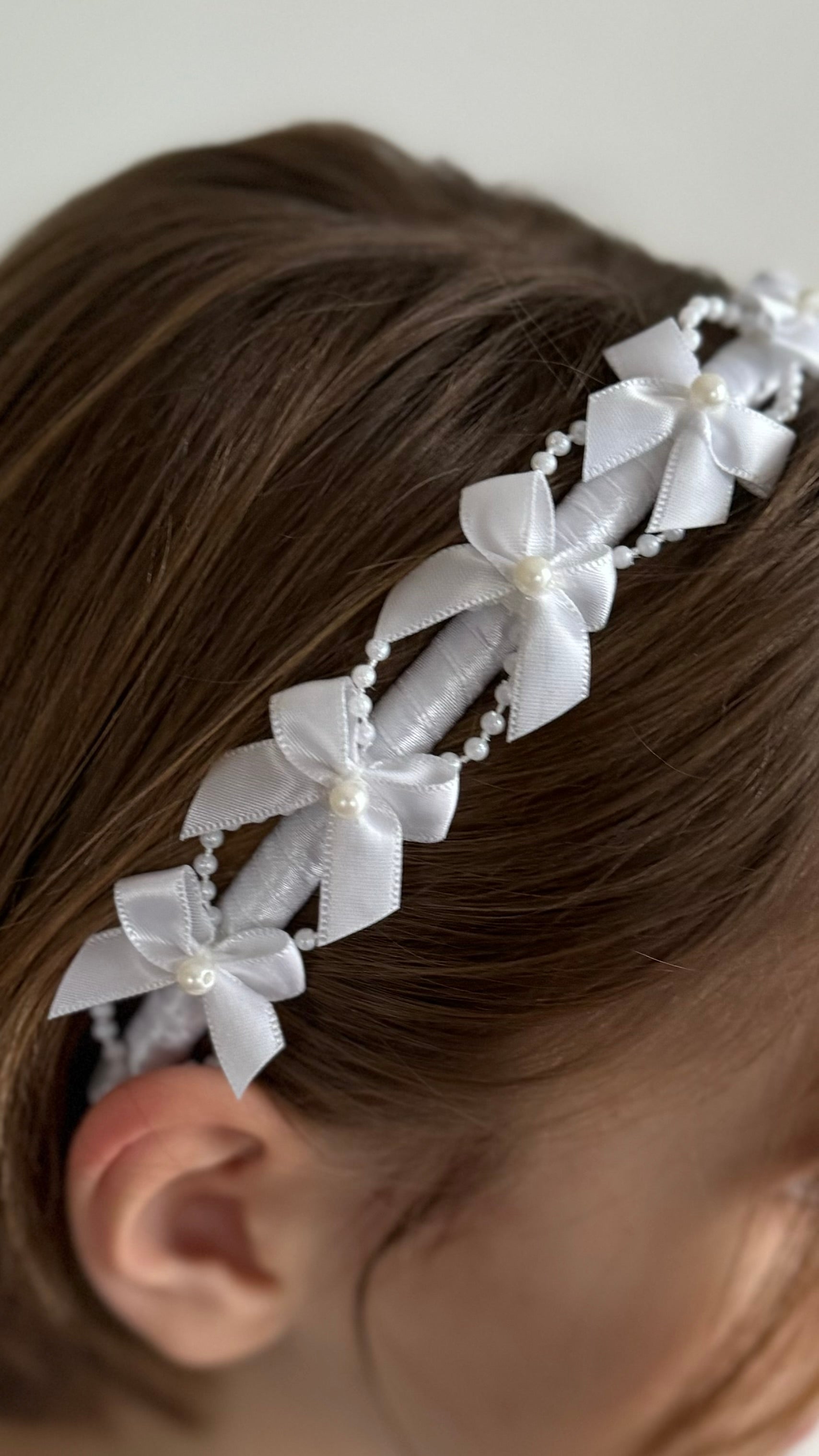 Perlen Haarreif Kommunion – Weißes Schleifen- & Perlenband