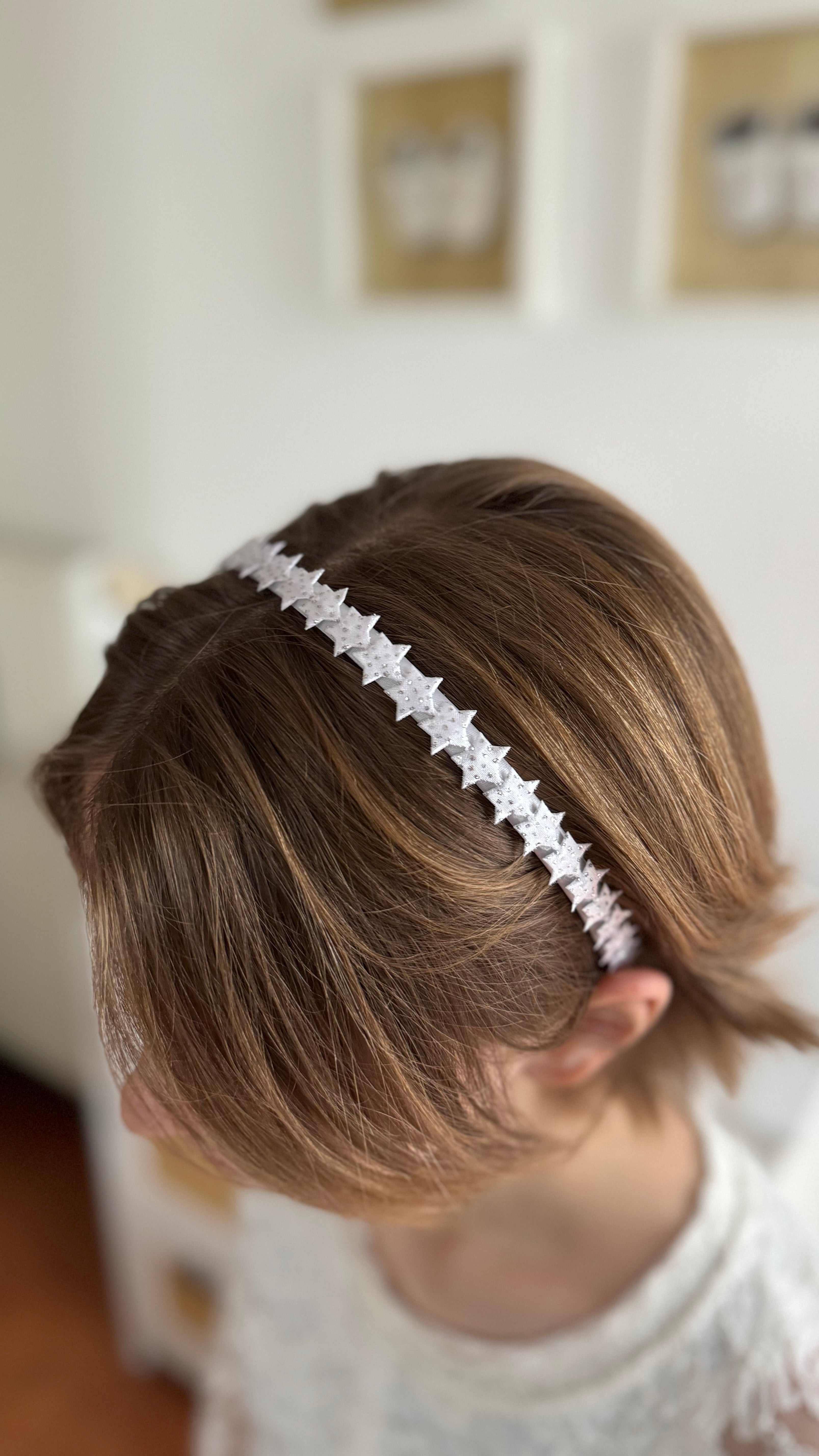 Glitzer Haarreif Kommunion – Sterne in Weiß & Silberglitzer