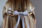 Blumen Haarklammer – Eleganter Kommunion Haarschmuck mit Spitzenblüten