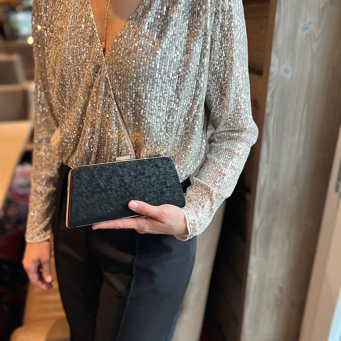 Schwarze elegante Clutch Tasche – Abendtasche mit goldener Kette für Damen