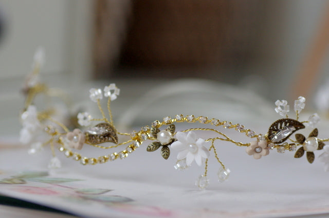 Perlen Stirnband – Vintage Haarband in Gold & Ivory für Bräute