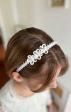 Blumen Haarreif Kommunion – Zarte Blüten & weiße Spitzenborte