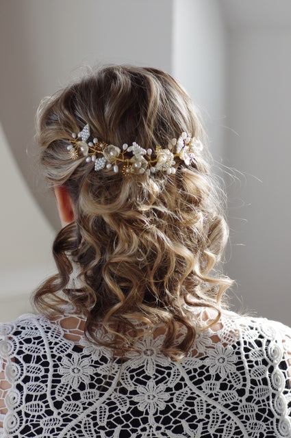Bridal Haarranke – Gold oder Silber Haarschmuck mit Blumen & Perlen