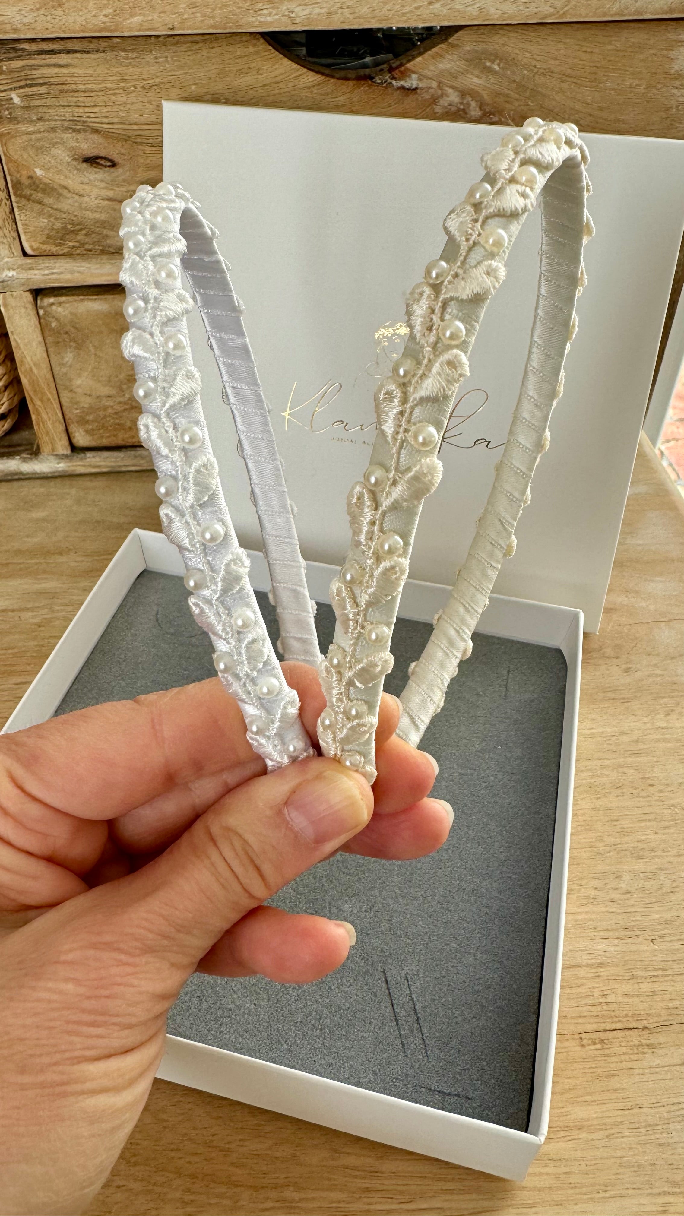 Haarreif Kommunion – Zarter Haarschmuck mit Spitze und Perlen