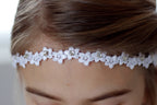 Perlen Haarband – Kommunion Haarband aus Spitzenblüten & Strasssteinen