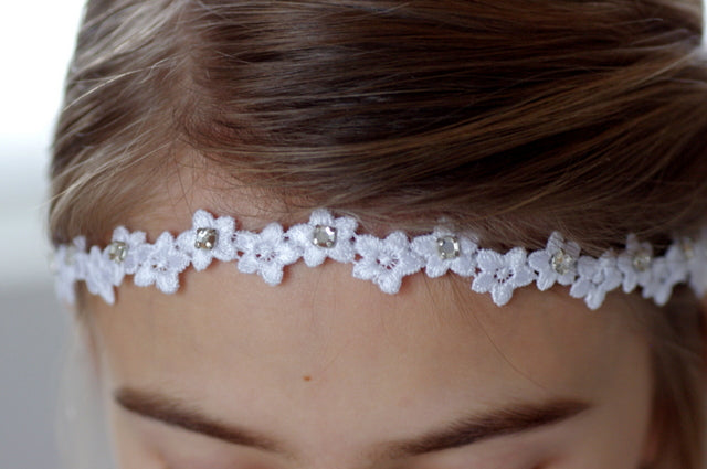 Perlen Haarband – Kommunion Haarband aus Spitzenblüten & Strasssteinen