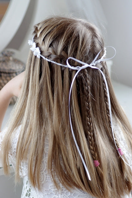 Dutt Haarband – Kommunion Haarband mit drei Blumen & Perlen