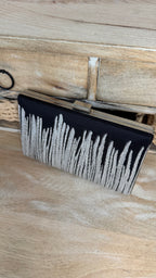 Silber Abendtasche – Elegante Clutch mit modernem Muster & Kette