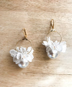 Perlen Ohrring – Statement Brautohrringe mit großer Perle & Spitzenblumen