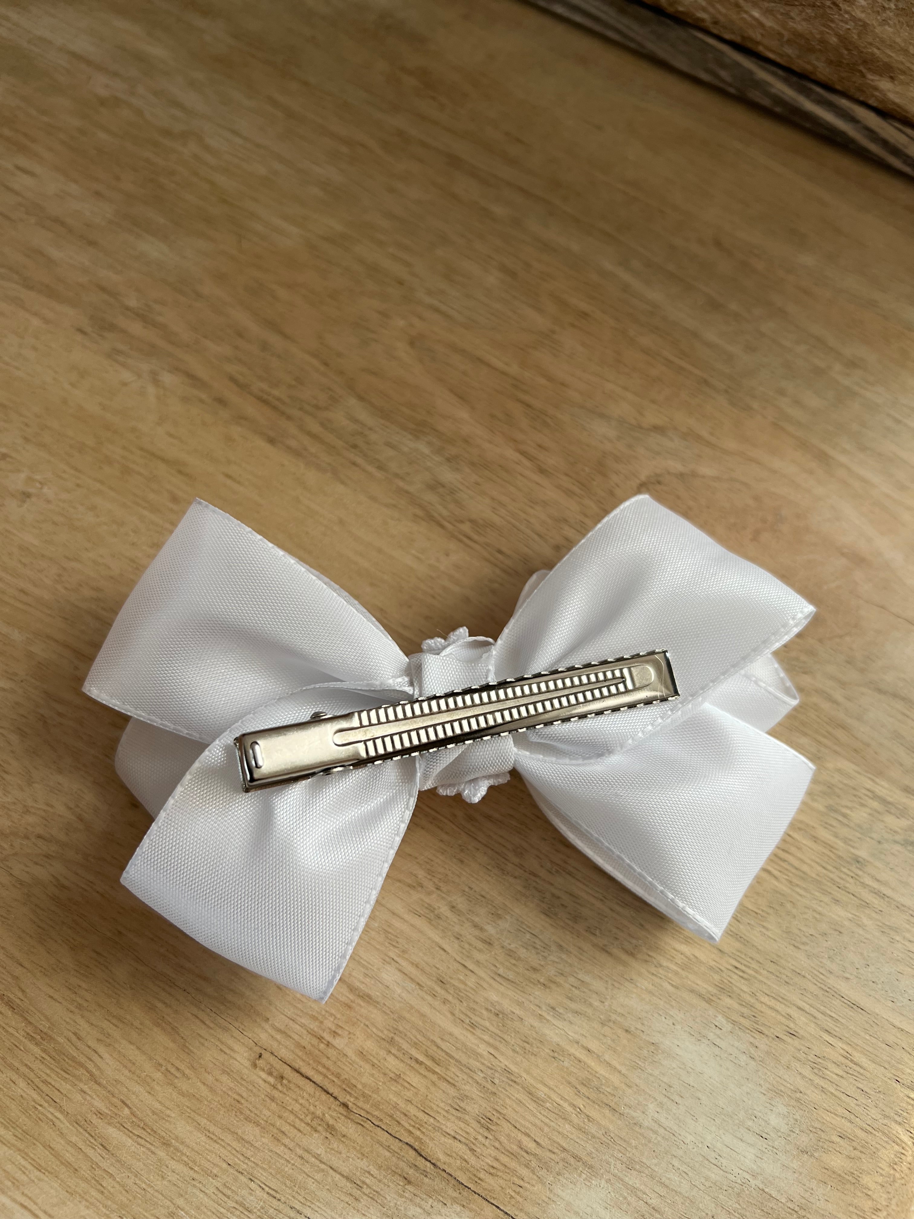 Blumen Schleife Kommunion – Haarkamm mit Blüten & funkelndem Strass