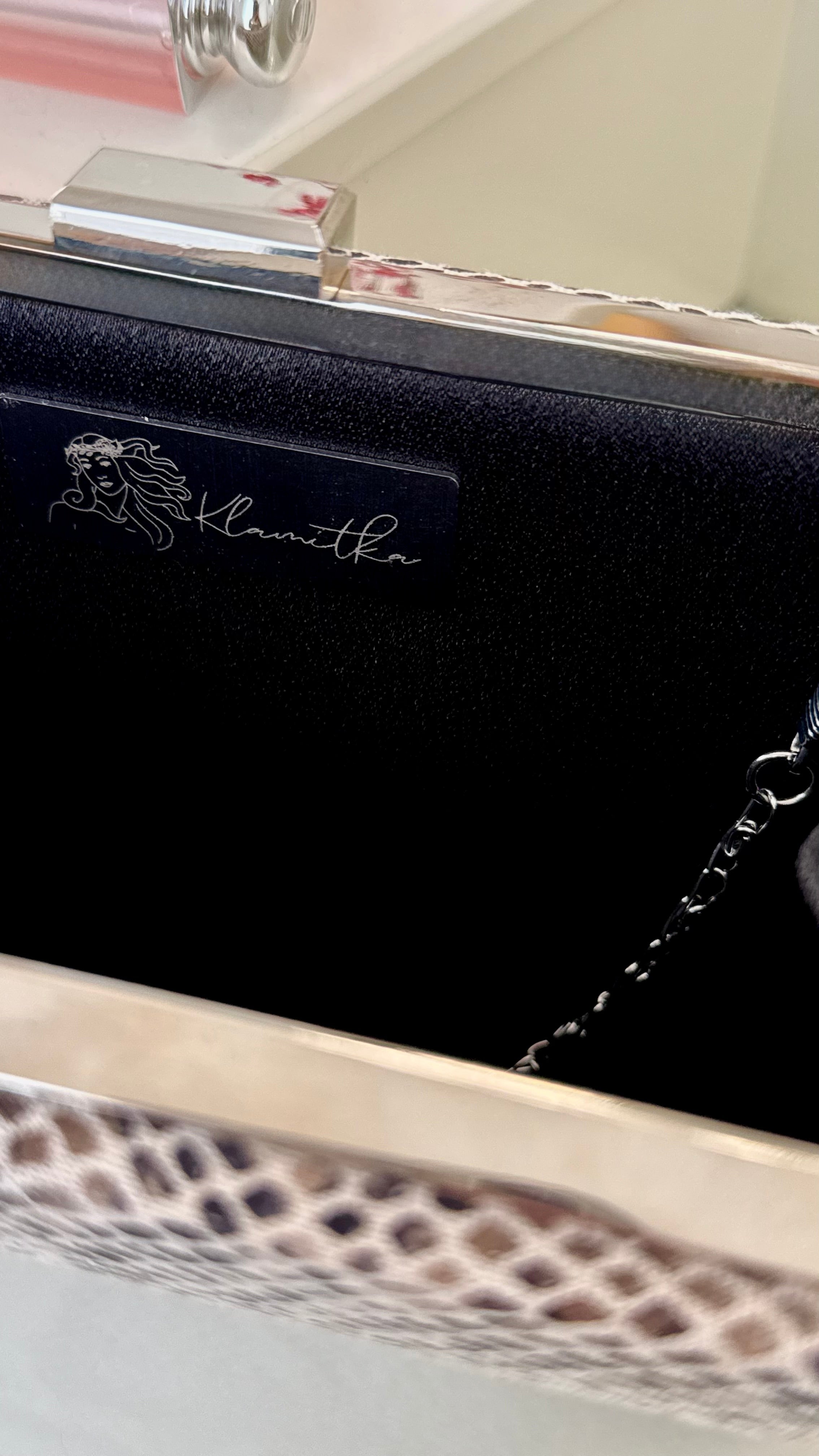 Elegante Abendtasche Snake Print Weiß-Schwarz – Damen Clutch