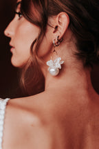 Perlen Ohrring – Statement Brautohrringe mit großer Perle & Spitzenblumen