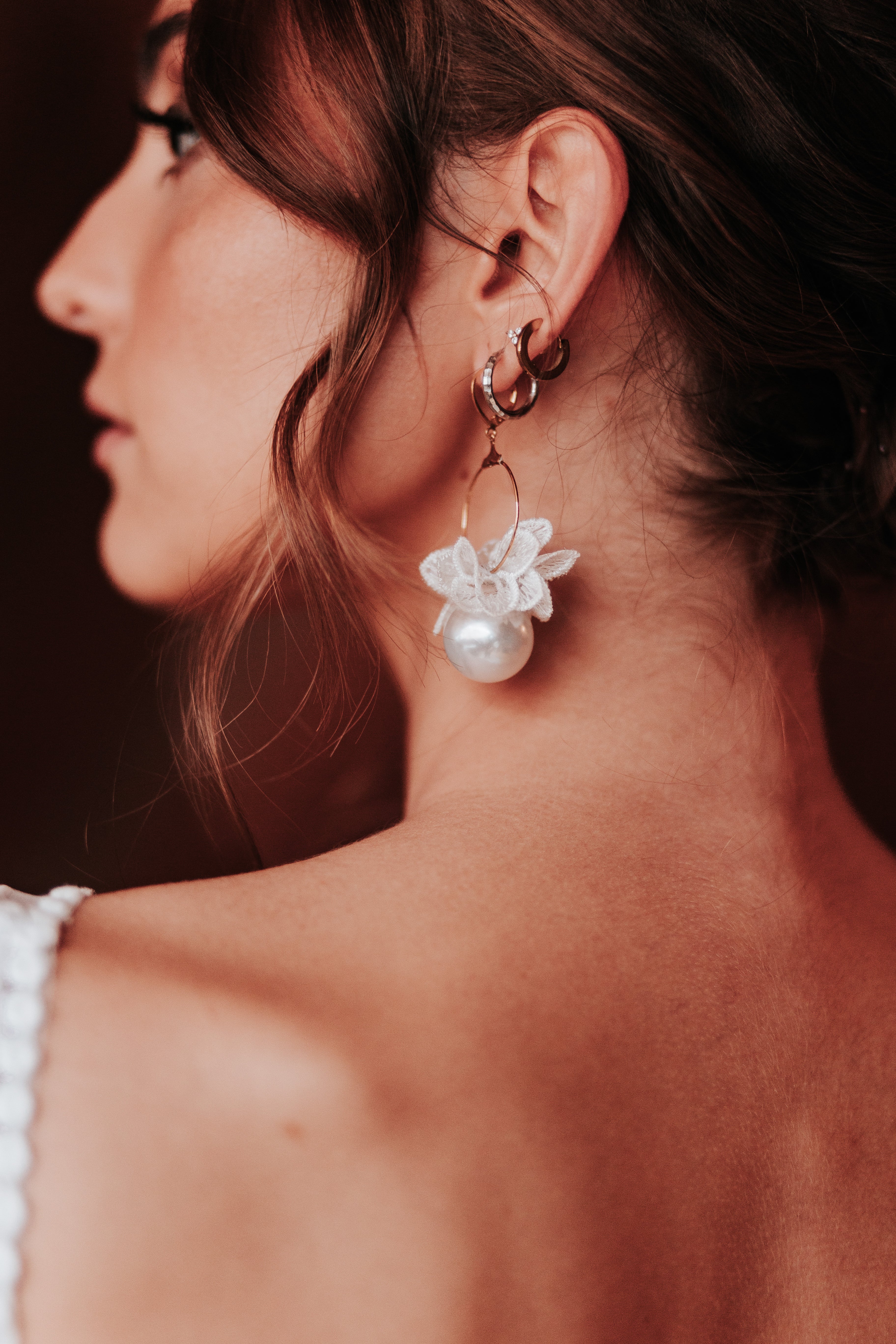 Perlen Ohrring – Statement Brautohrringe mit großer Perle & Spitzenblumen