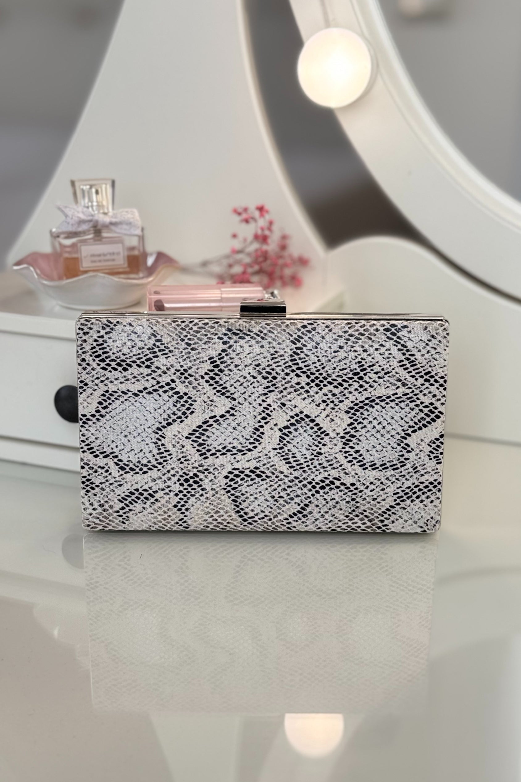 Elegante Abendtasche Snake Print Weiß-Schwarz – Damen Clutch