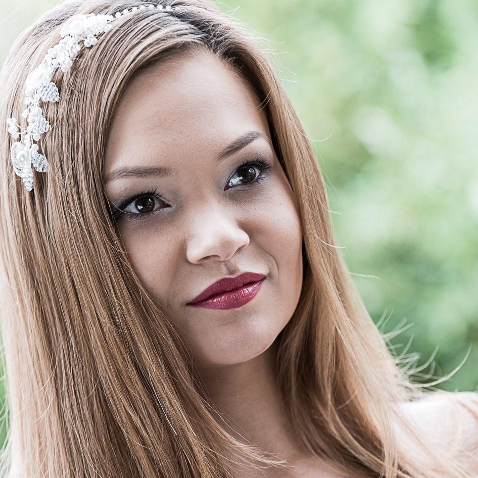 Bridal Diadem – Elegantes Brautdiadem mit Glasschliff- und Perlenblüten