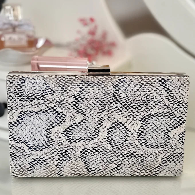 Clutch Snake Print – elegante Abendtasche in Schlangenoptik Weiß Schwarz | Damen