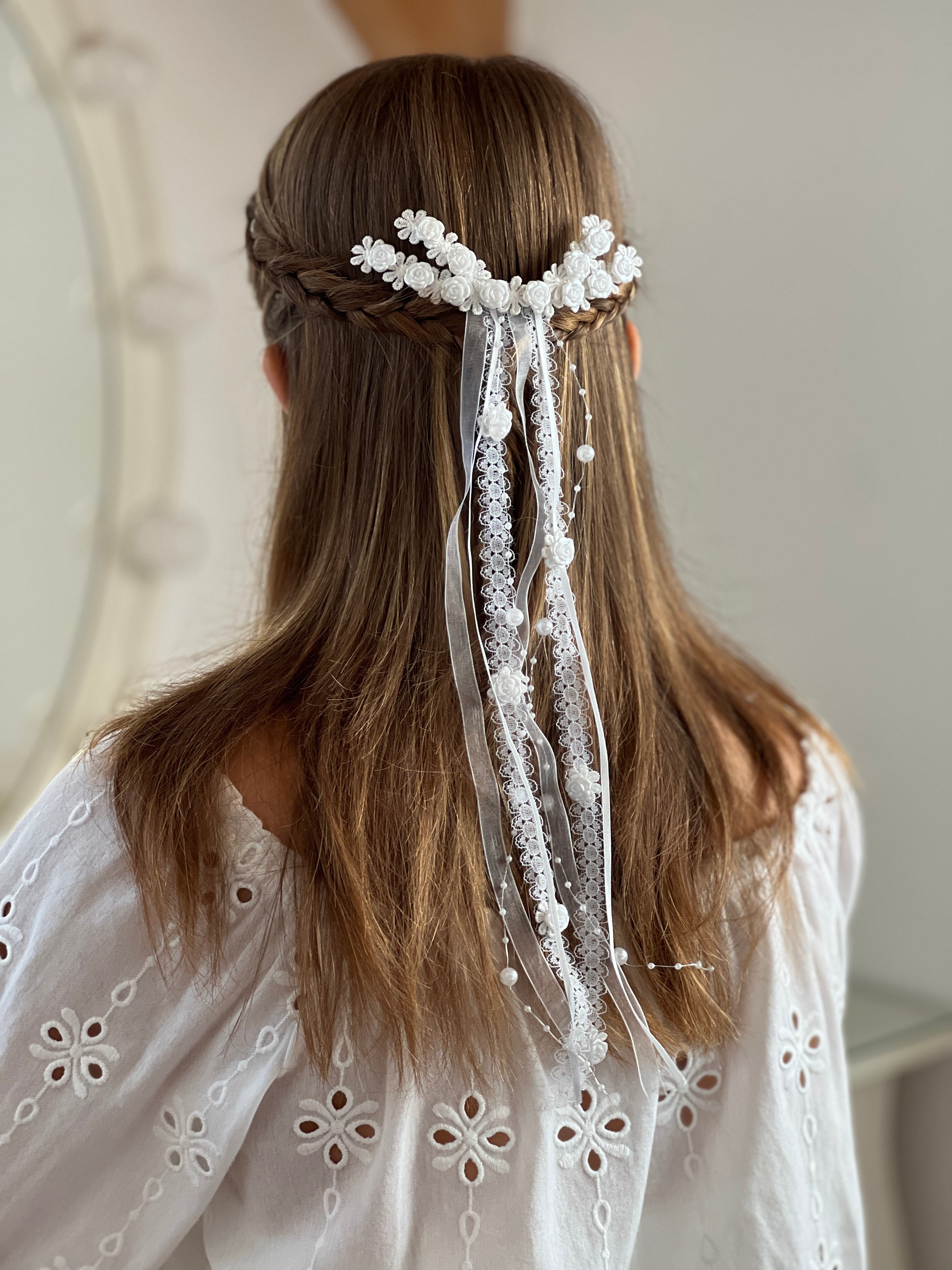 Weißer Haarkamm Kommunion – Blumenspitze, Rosen & Organza-Bänder