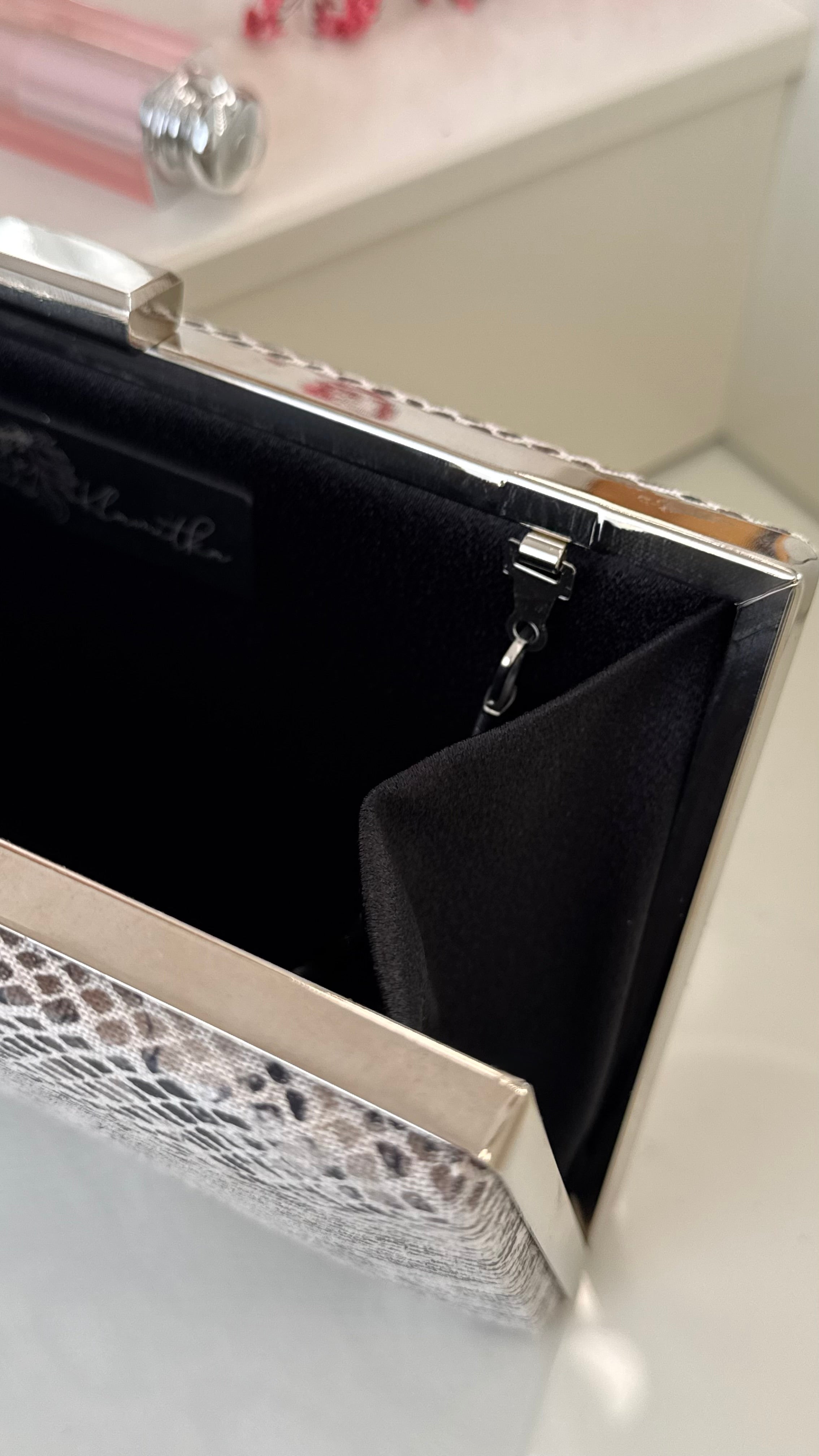 Elegante Abendtasche Snake Print Weiß-Schwarz – Damen Clutch