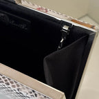 Clutch Snake Print – elegante Abendtasche in Schlangenoptik Weiß Schwarz | Damen