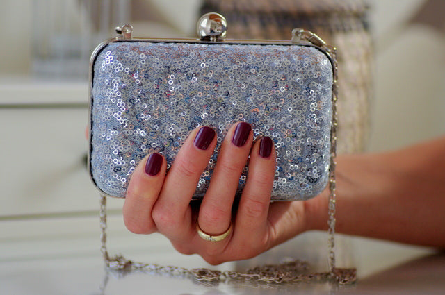 Ivory Spitze Clutch – Elegante Abendtasche mit feiner Spitzenoptik