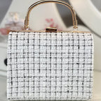 Tweed Clutch in Weiß-Schwarz – elegante Damen Abendtasche mit goldenem Henkel