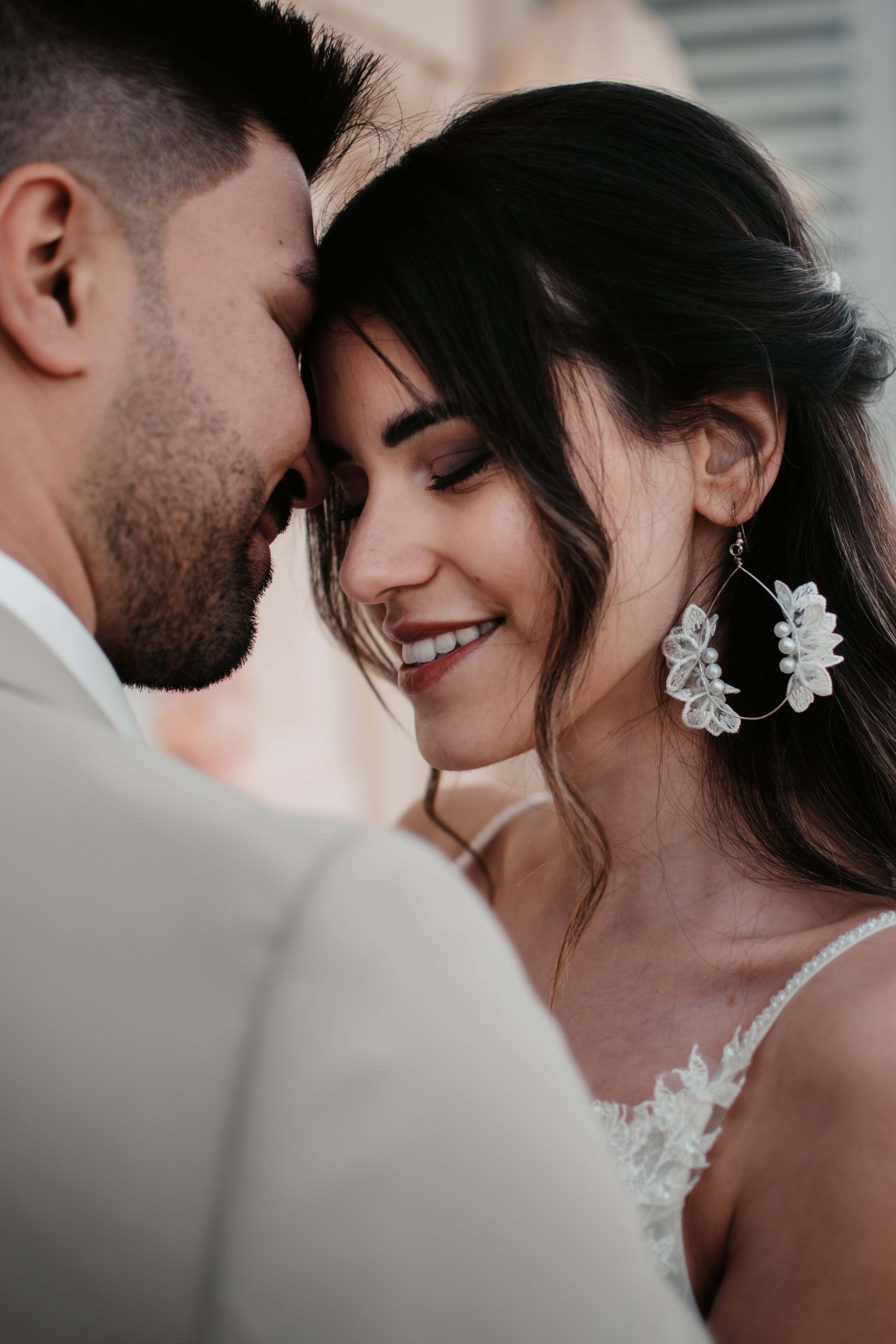 Blumen Ohrringe – Elegante Brautohrringe mit Perlen & zarten Blüten