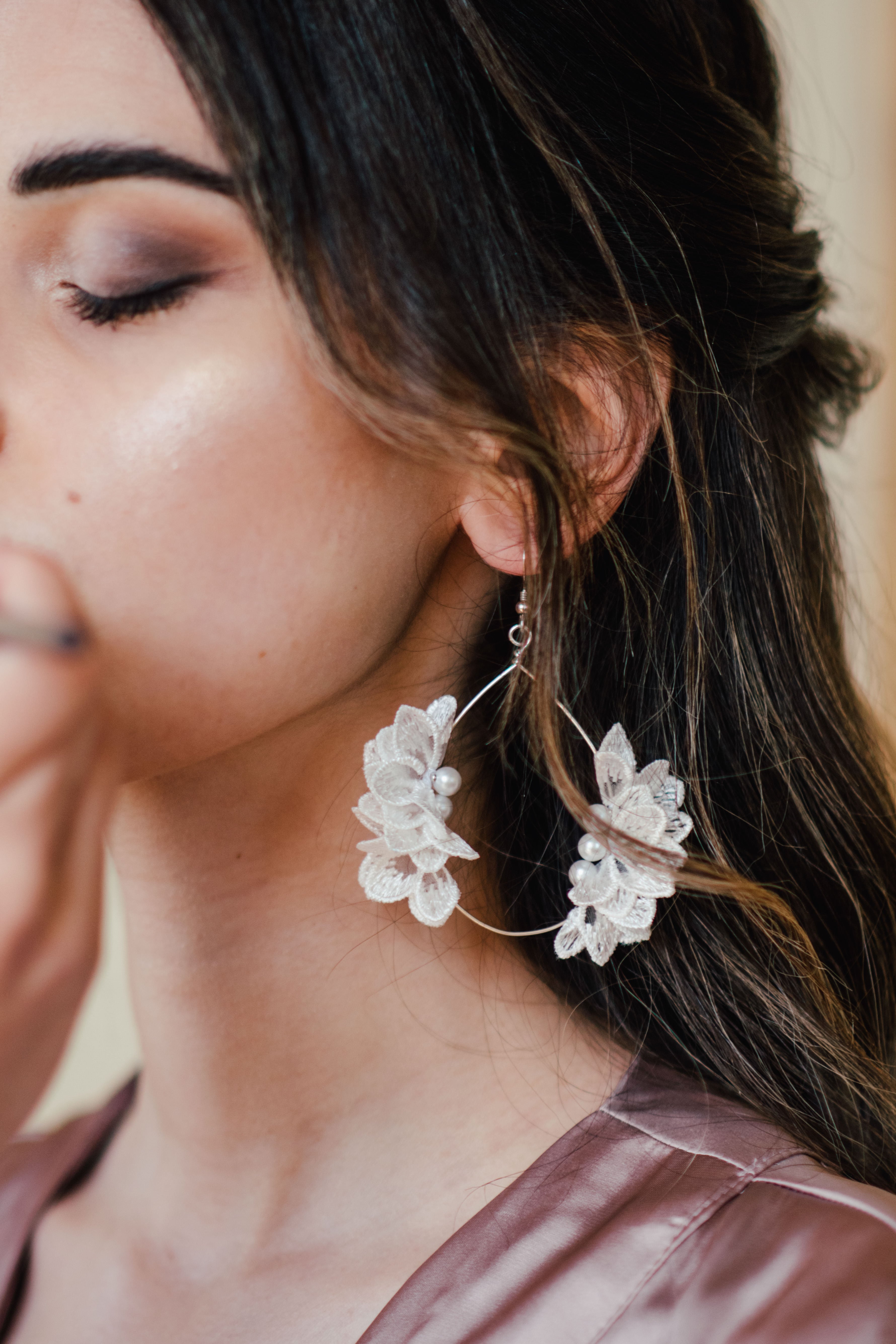 Blumen Ohrringe – Elegante Brautohrringe mit Perlen & zarten Blüten