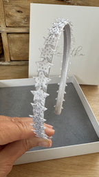 Glitzer Haarreif Kommunion – Sterne in Weiß & Silberglitzer